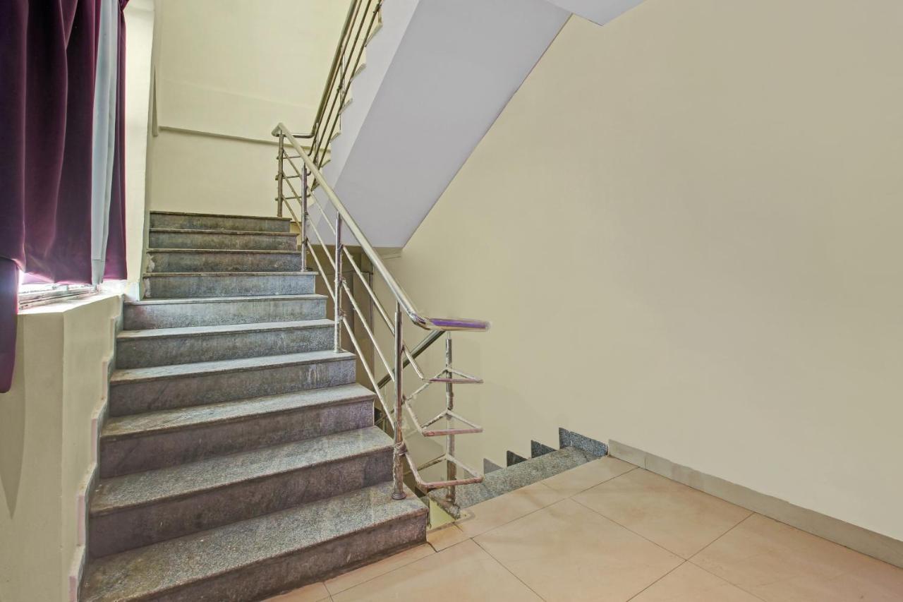 Hotel Oyo 24993 Royal 3*