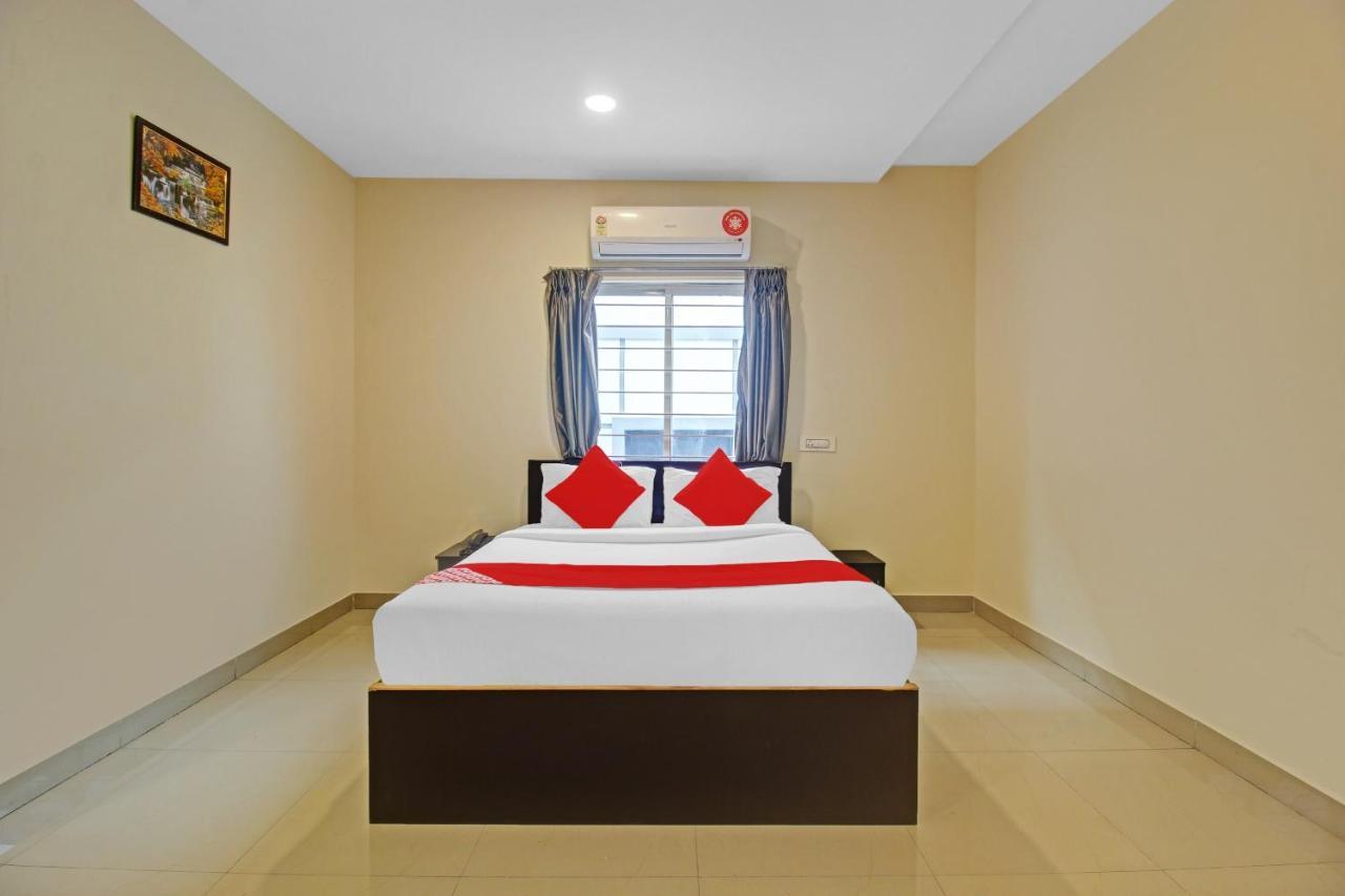 Oyo 24993 Royal Hotel