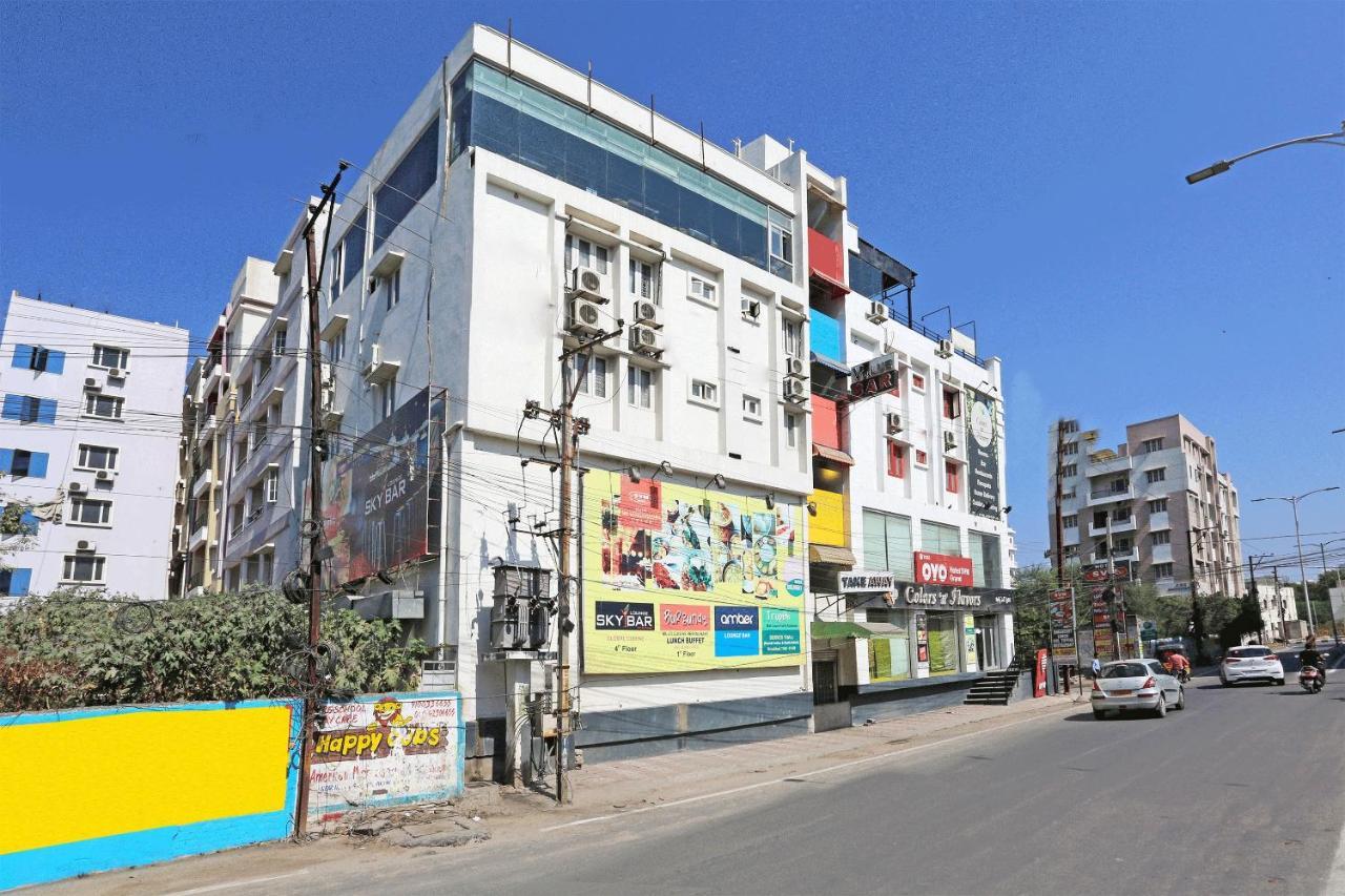 Oyo 7552 Sky Grand 3* Hyderabad