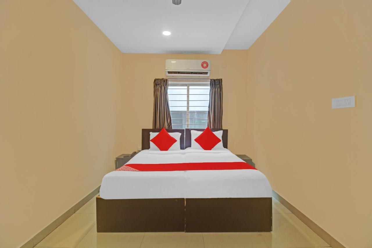 Oyo 24993 Royal Hotel