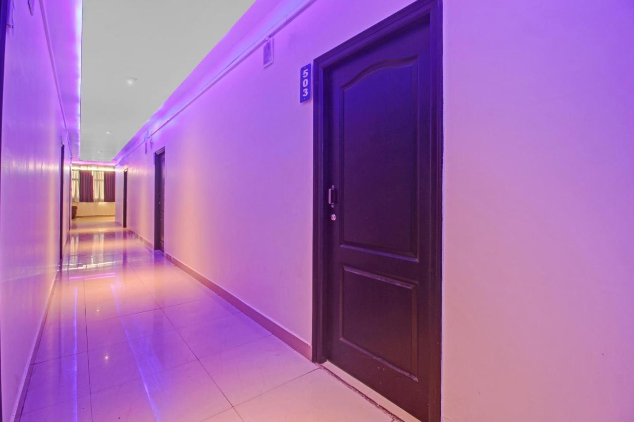 Oyo 24993 Royal Hotel