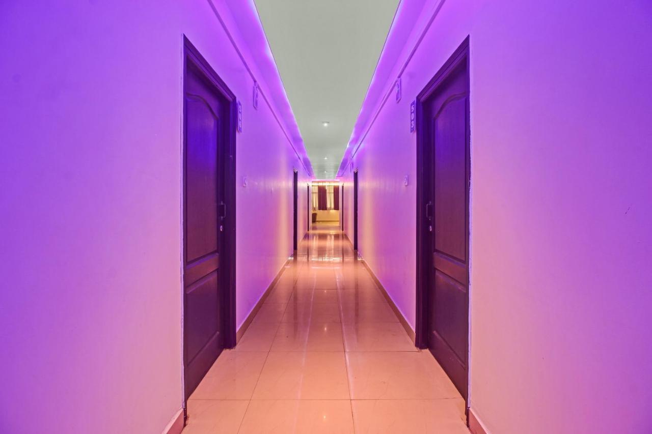 Oyo 24993 Royal Hotel Hyderabad