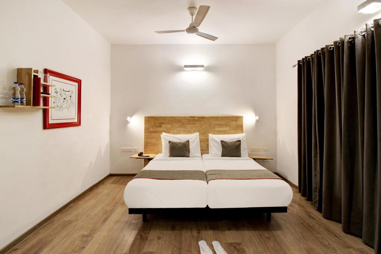 Oyo Townhouse 9 Hitech Hotel Hyderabad