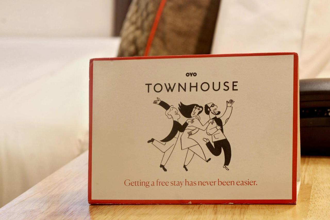Oyo Townhouse 9 Hitech Hotel 3*
