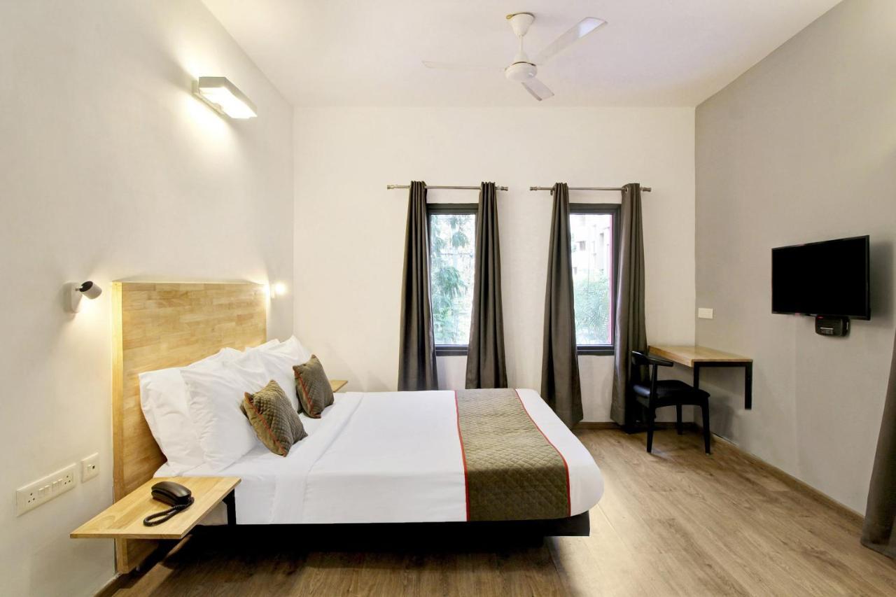 Oyo Townhouse 9 Hitech Hotel