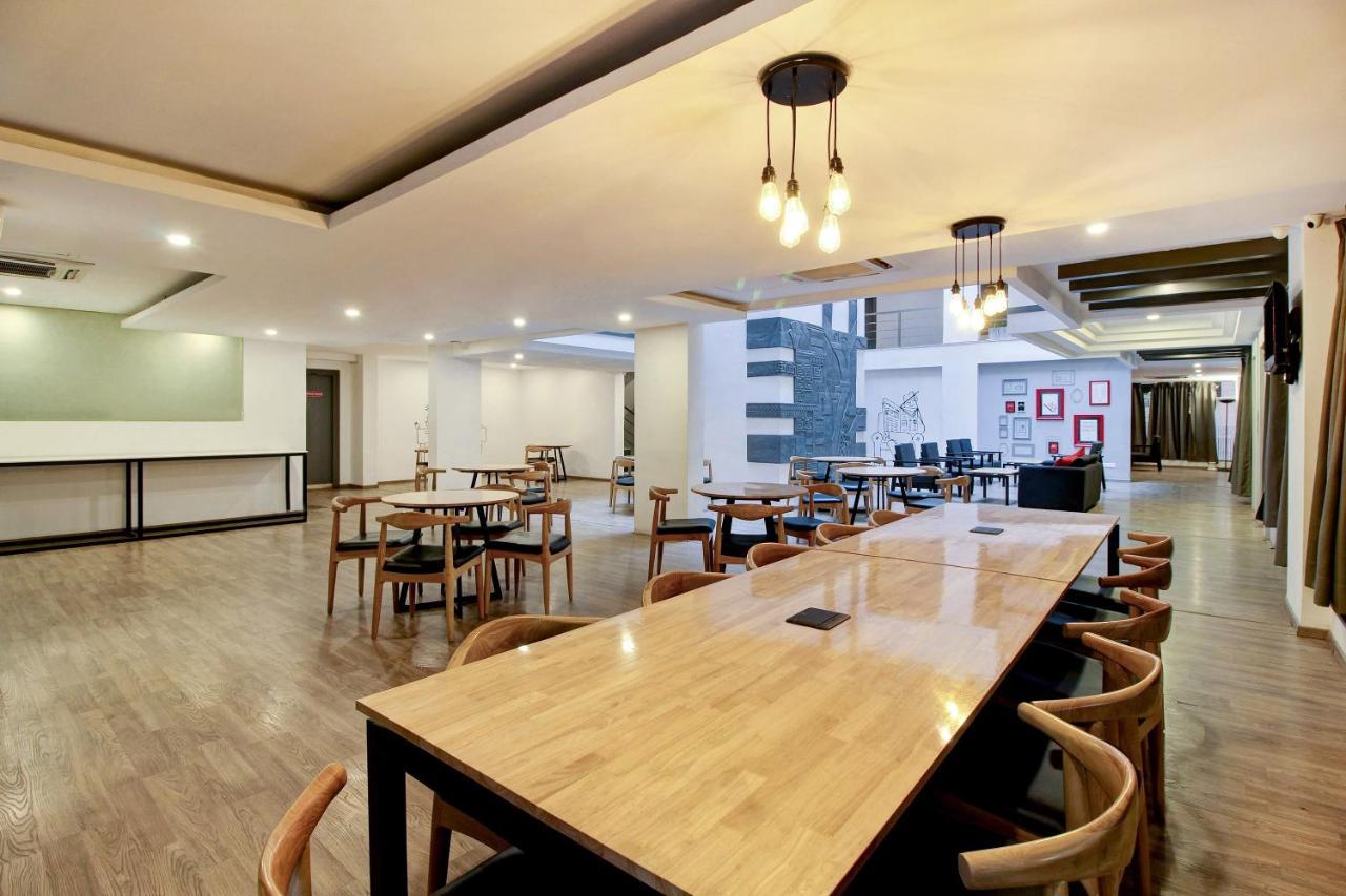 Oyo Townhouse 9 Hitech Hotel