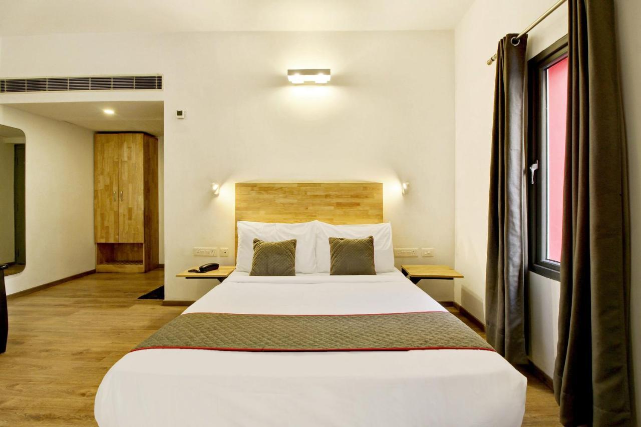 Oyo Townhouse 9 Hitech Hotel
