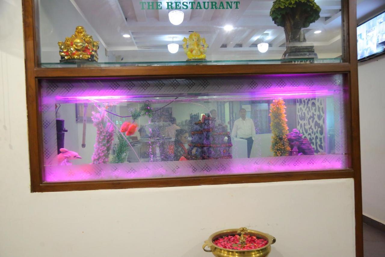 Hotel Raintr33 Hyderabad