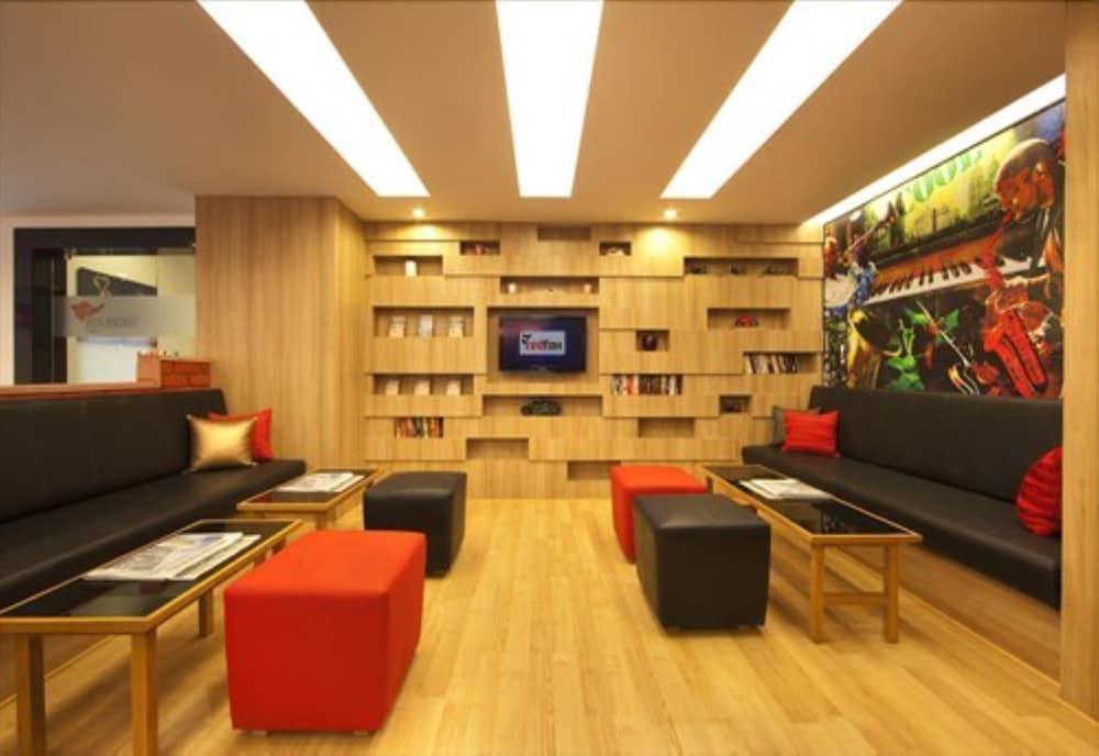 Hotel Red Fox By Lemon Tree Hotels, 3*