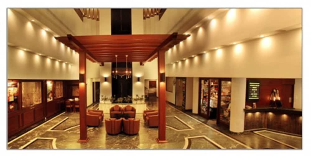 The Central Court 3*