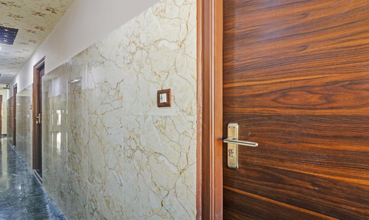 Itsy J A Royal Manikonda Hotel 3*