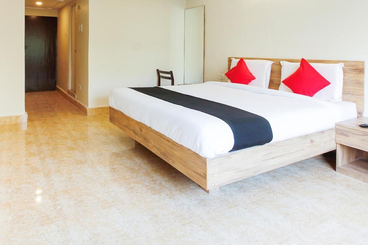 Capital O Sri Suprabhat Grand Near Kachiguda Railway Station 3*