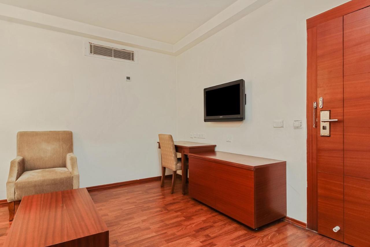 Capital O 35958 Lake View Hotel Hyderabad