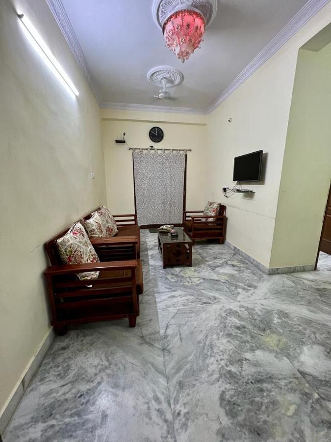 To Explore Food, History & Shopping Apartment