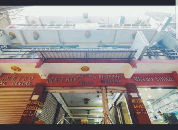 Metro Hotel *