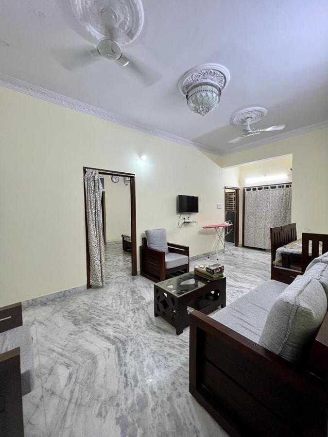 To Explore Food, History & Shopping Apartment