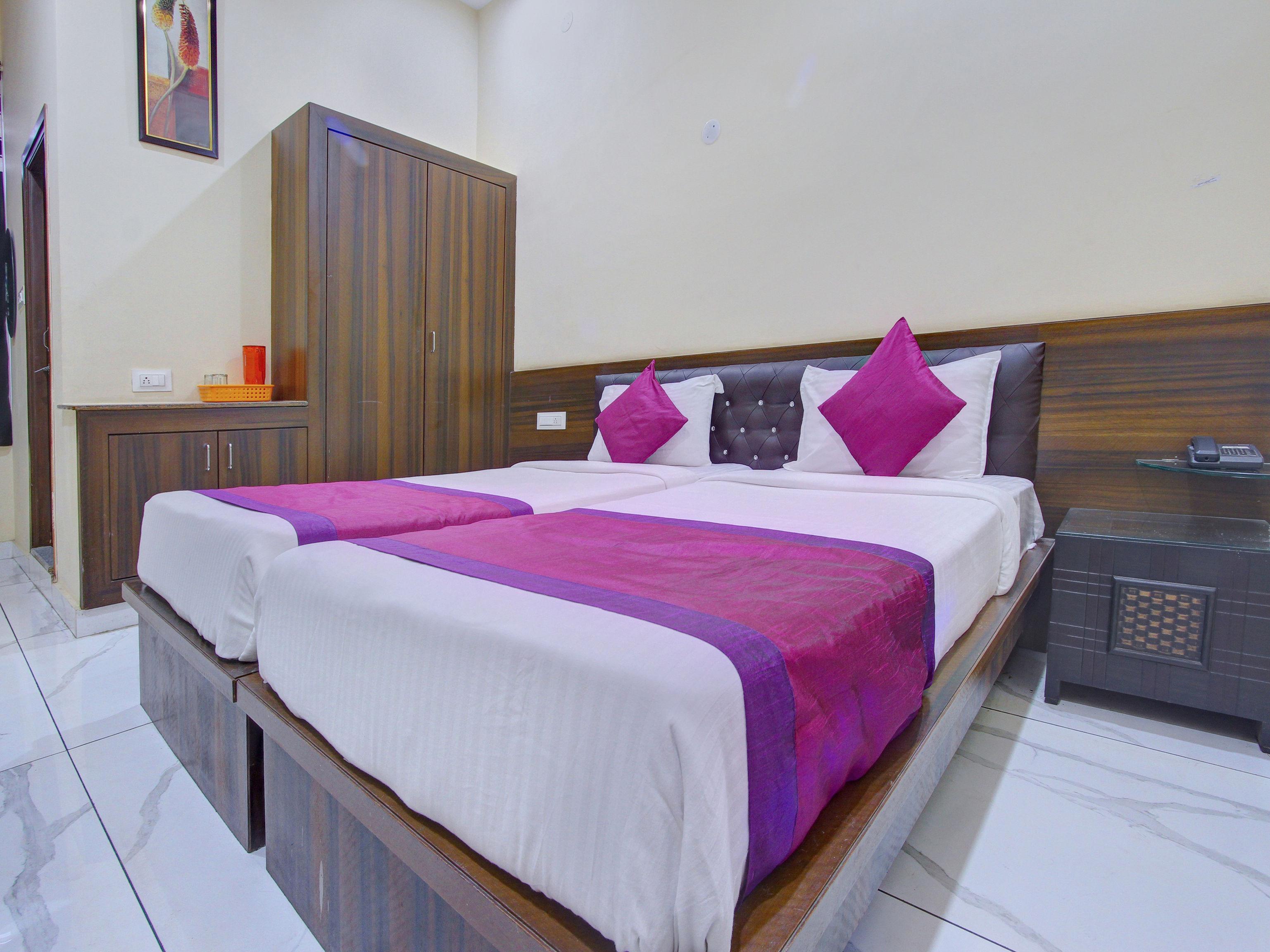Royal Plaza Hotel 3*