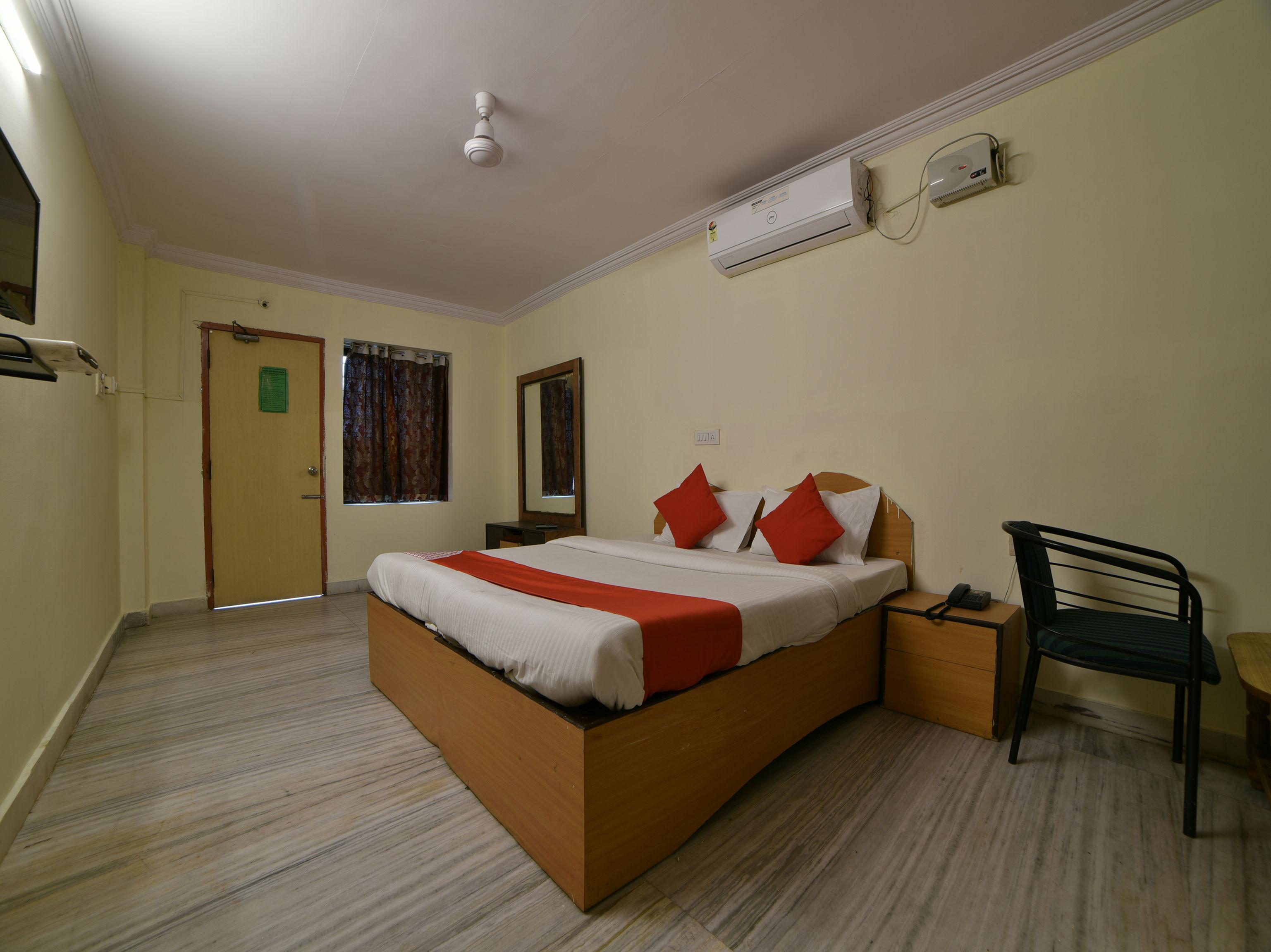 Oyo 10599 R Residency Hotel Hyderabad