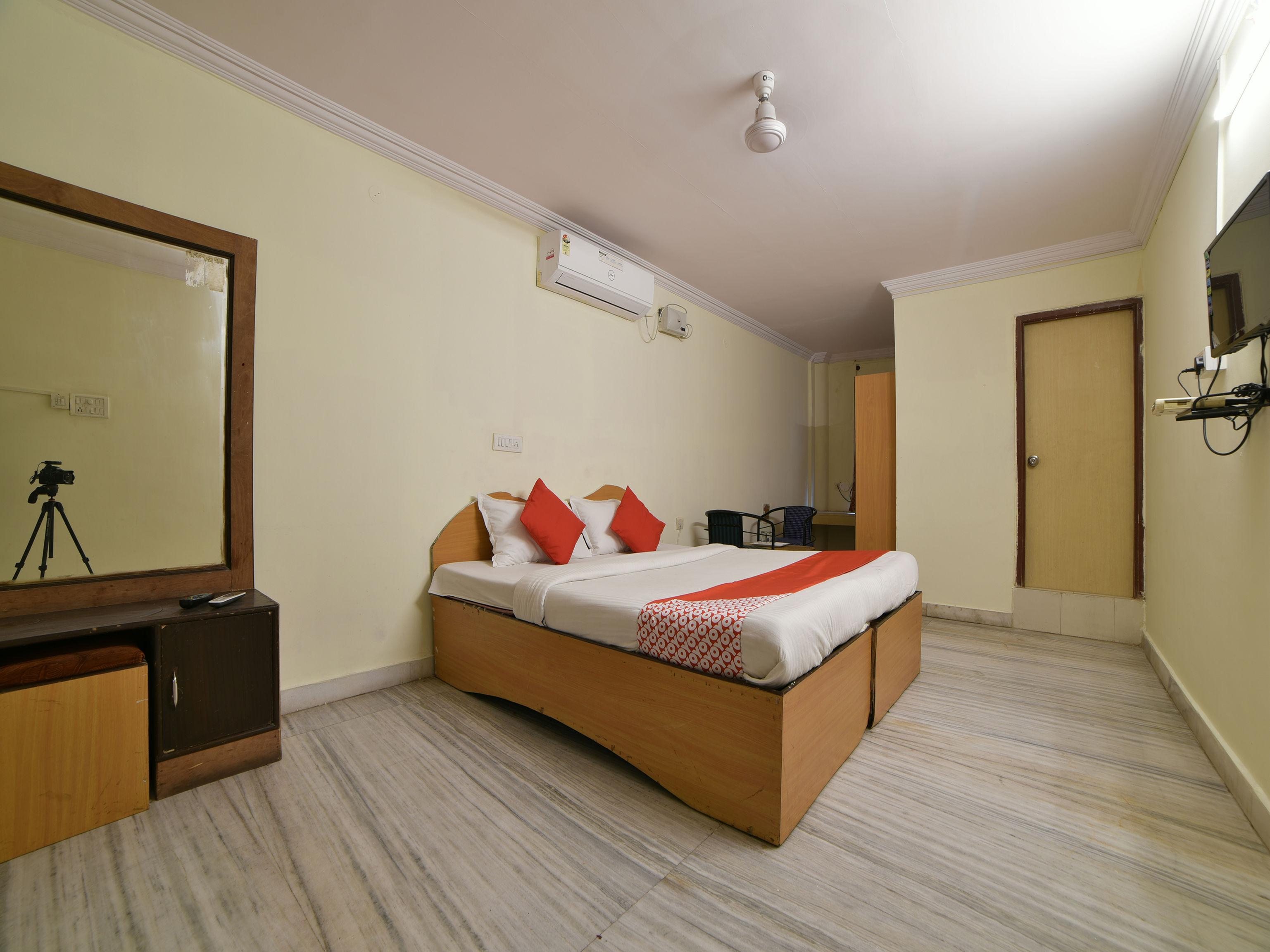 Hotel Oyo 10599 R Residency