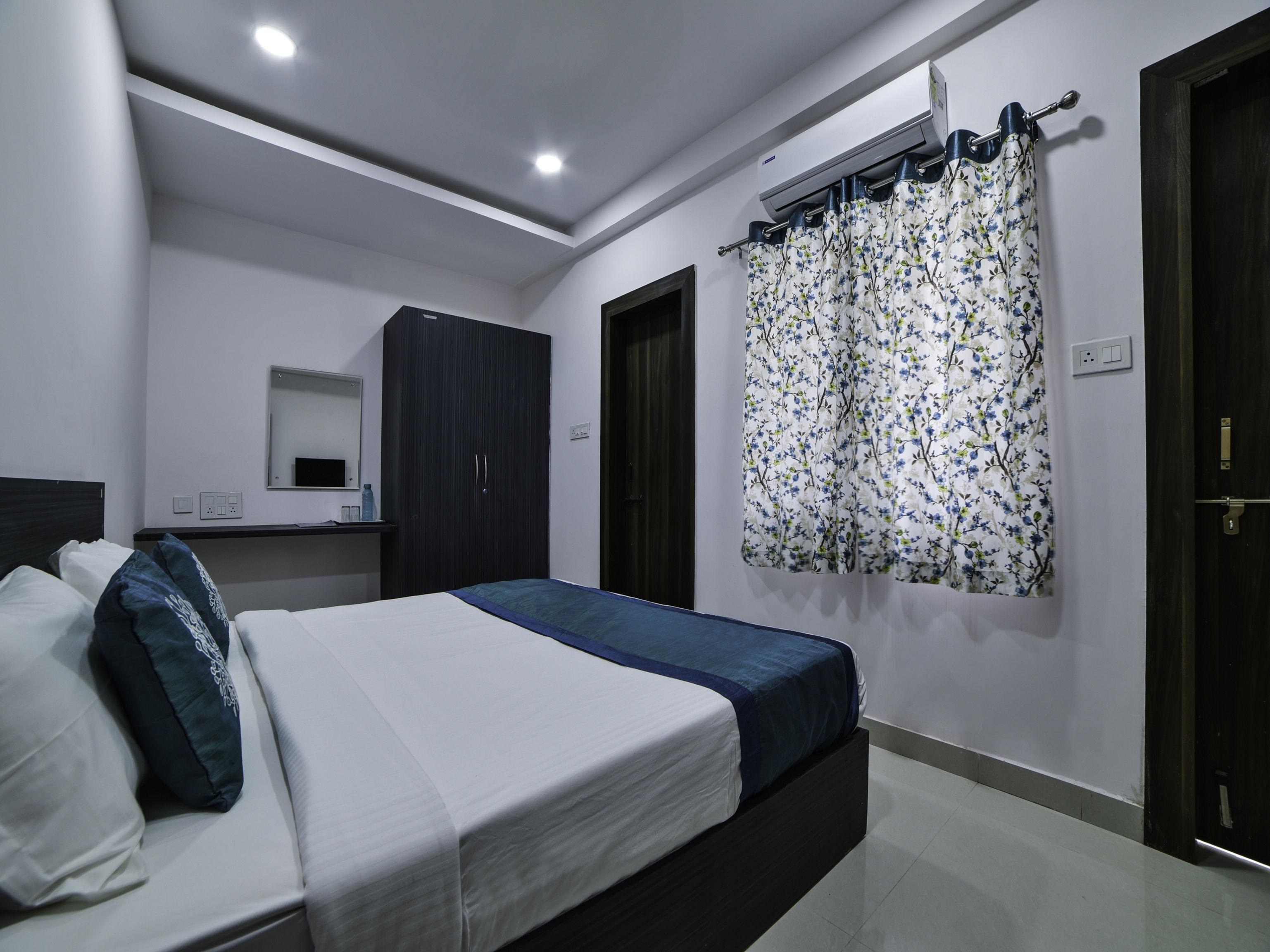 Oyo 16432 Sri Rama Hotel