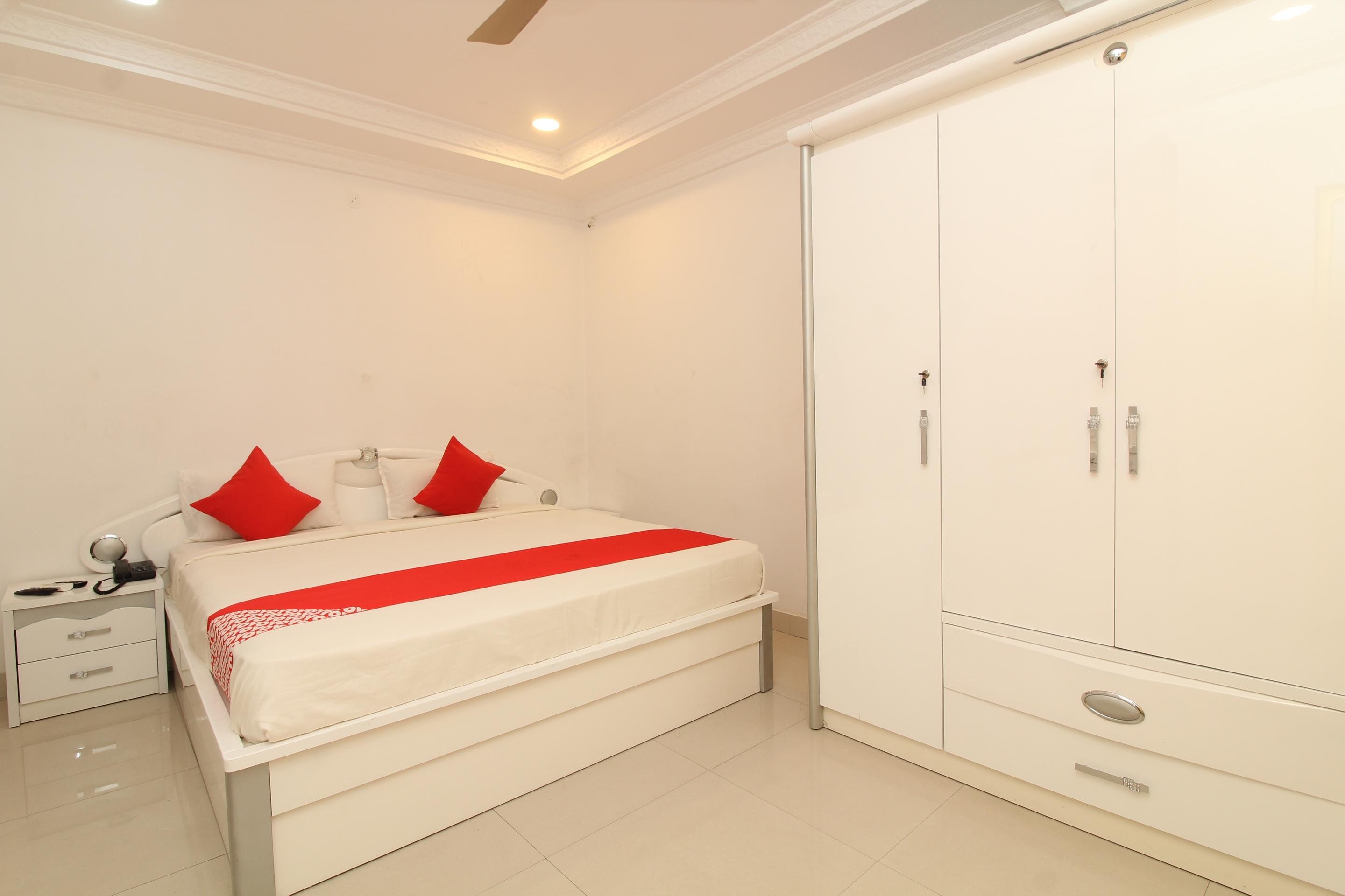 Oyo 37499 Saba Service Hotel Hyderabad