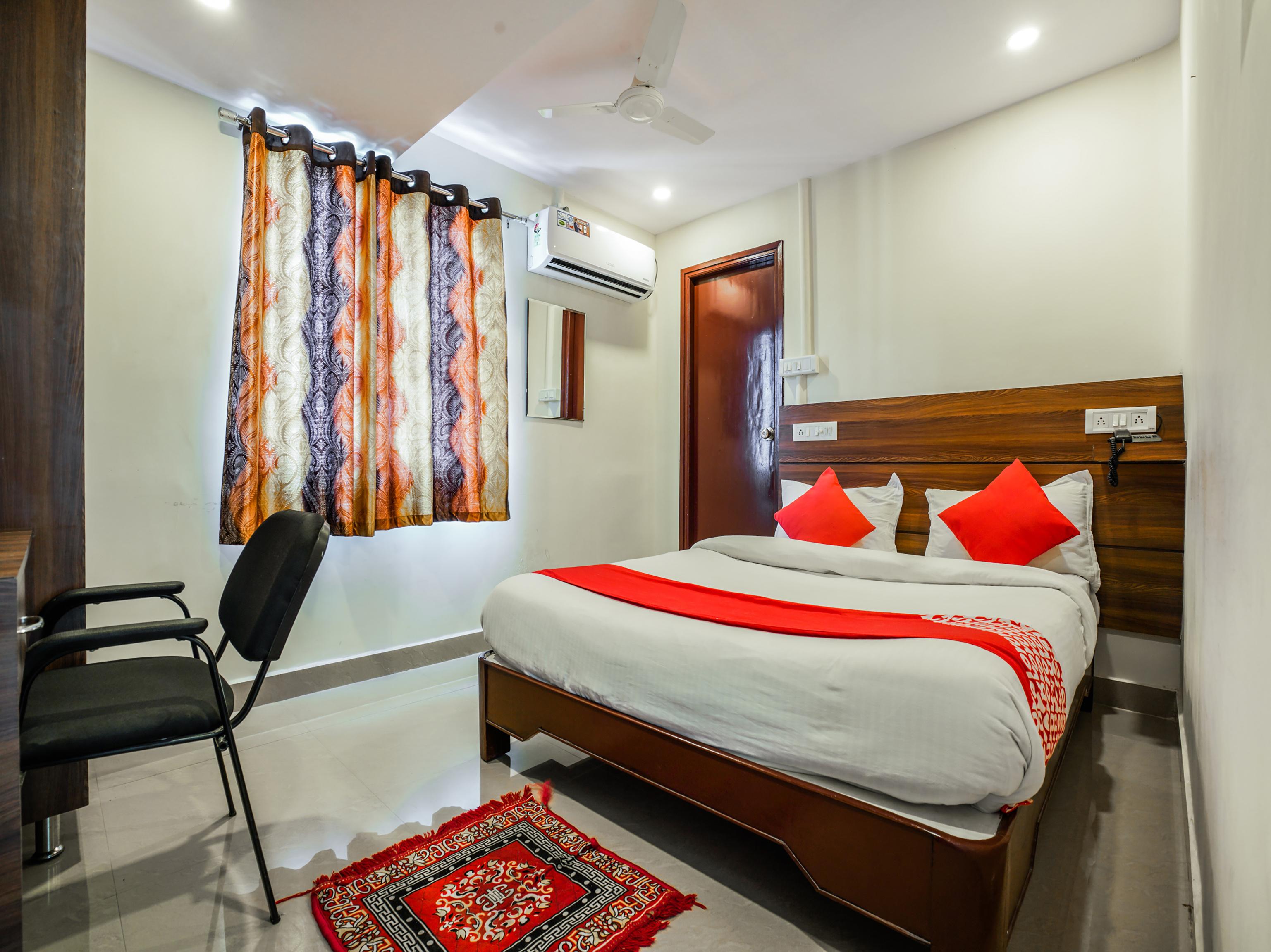 Oyo 588 Kmr Hospitality Services 3*