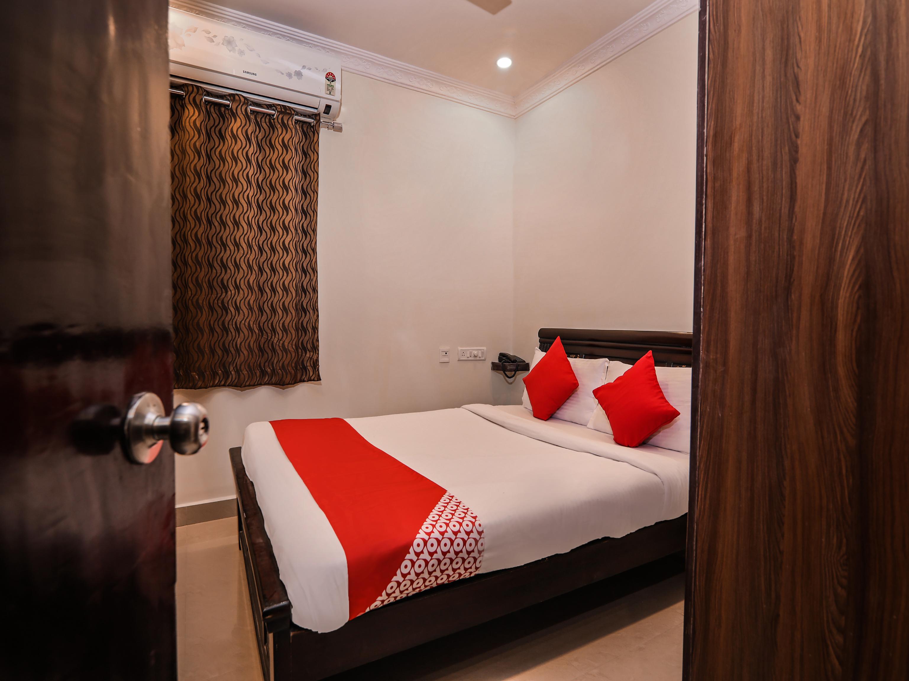 Oyo 588 Kmr Hospitality Services Hotel 3*
