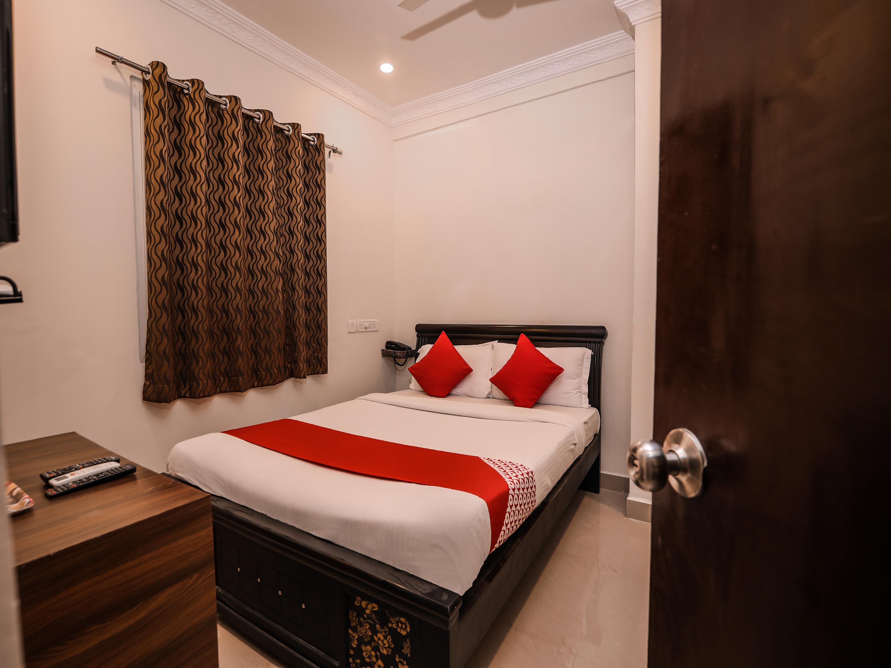 Oyo 588 Kmr Hospitality Services Hotel