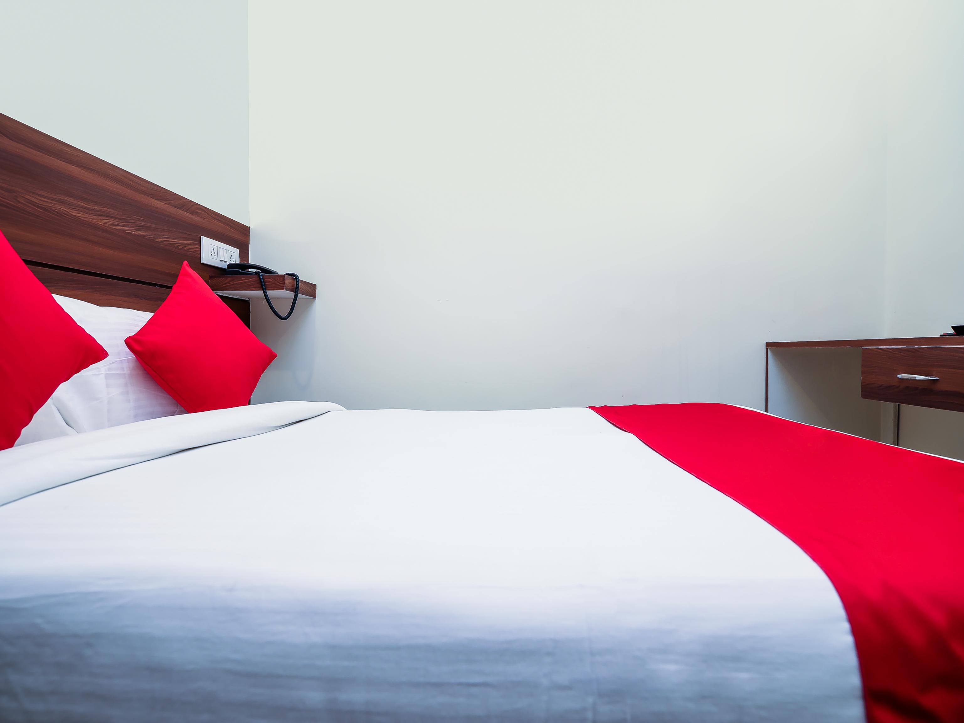 Oyo 588 Kmr Hospitality Services Hotel 3*