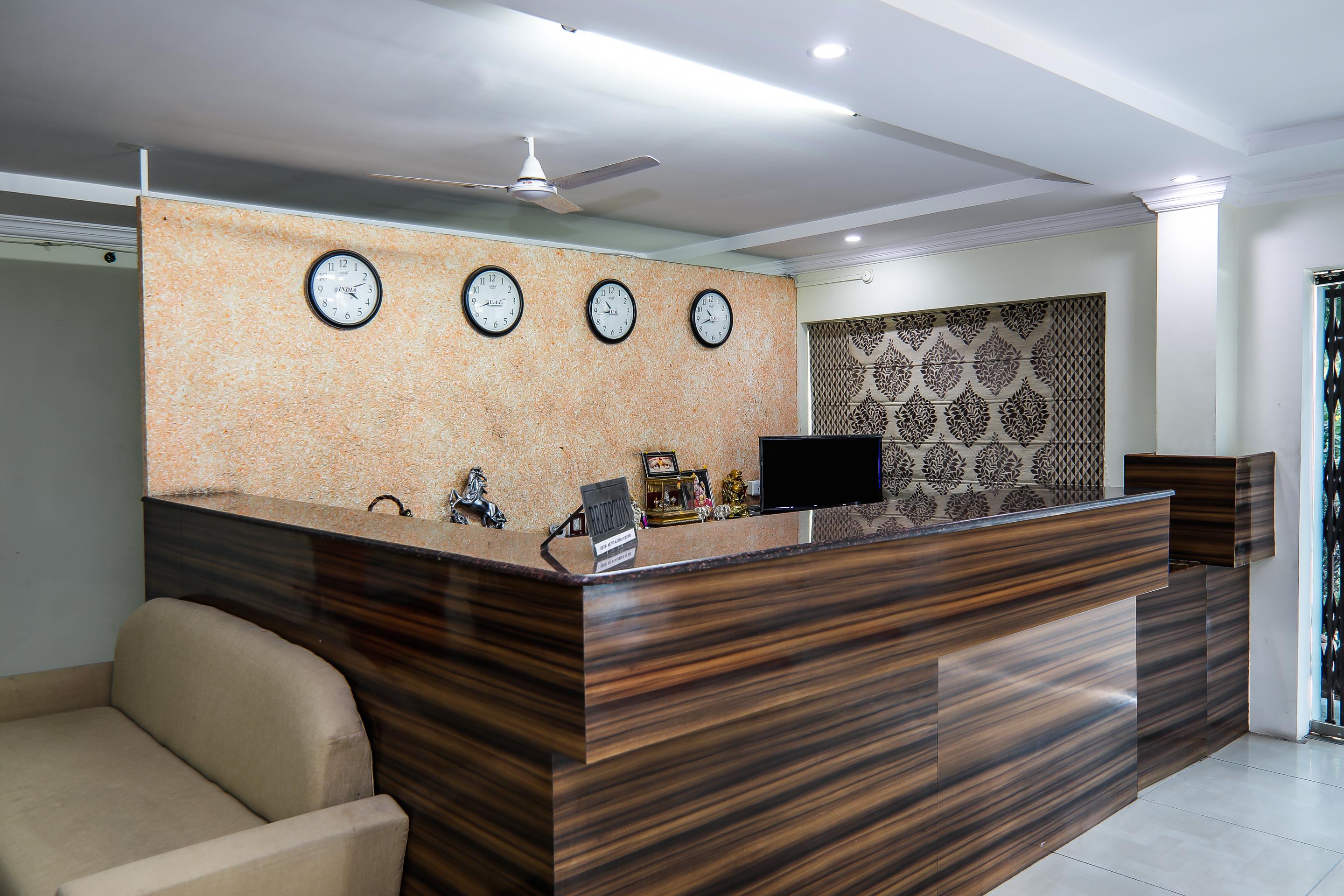 Hotel Oyo 588 Kmr Hospitality Services 3*