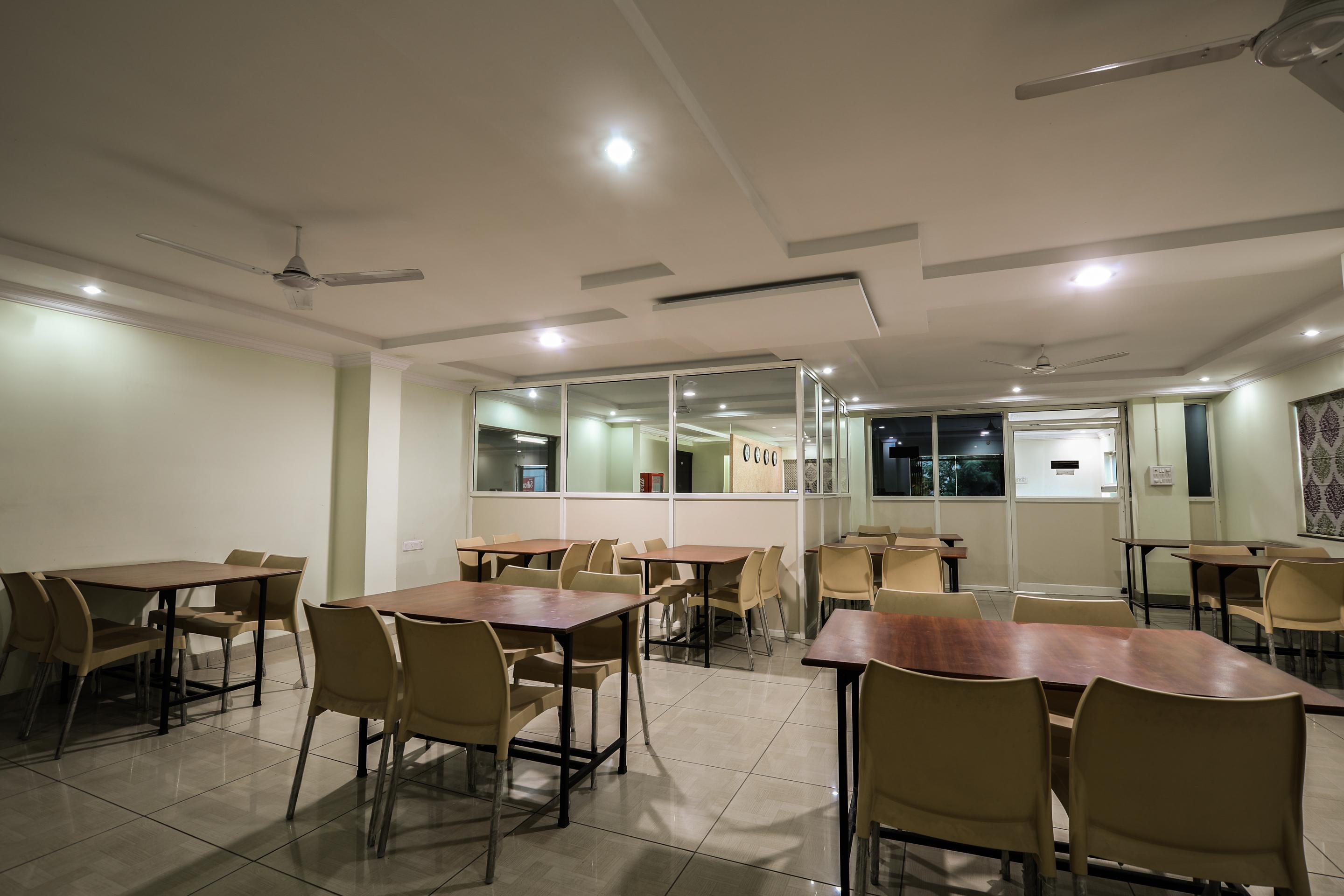 Oyo 588 Kmr Hospitality Services Hotel