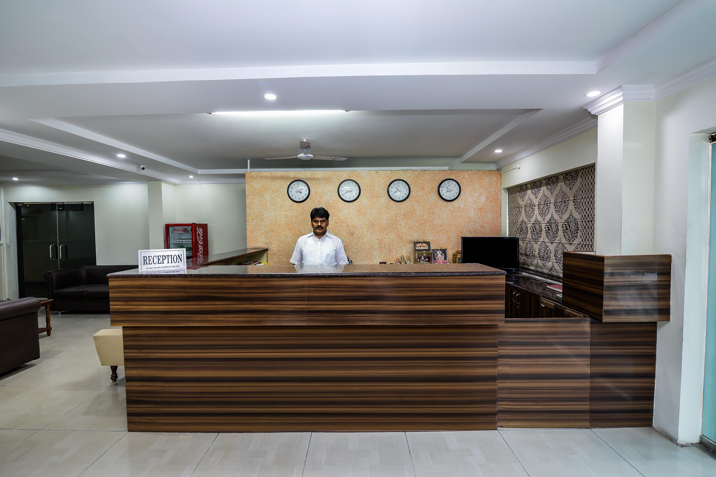 Oyo 588 Kmr Hospitality Services Hotel 3*