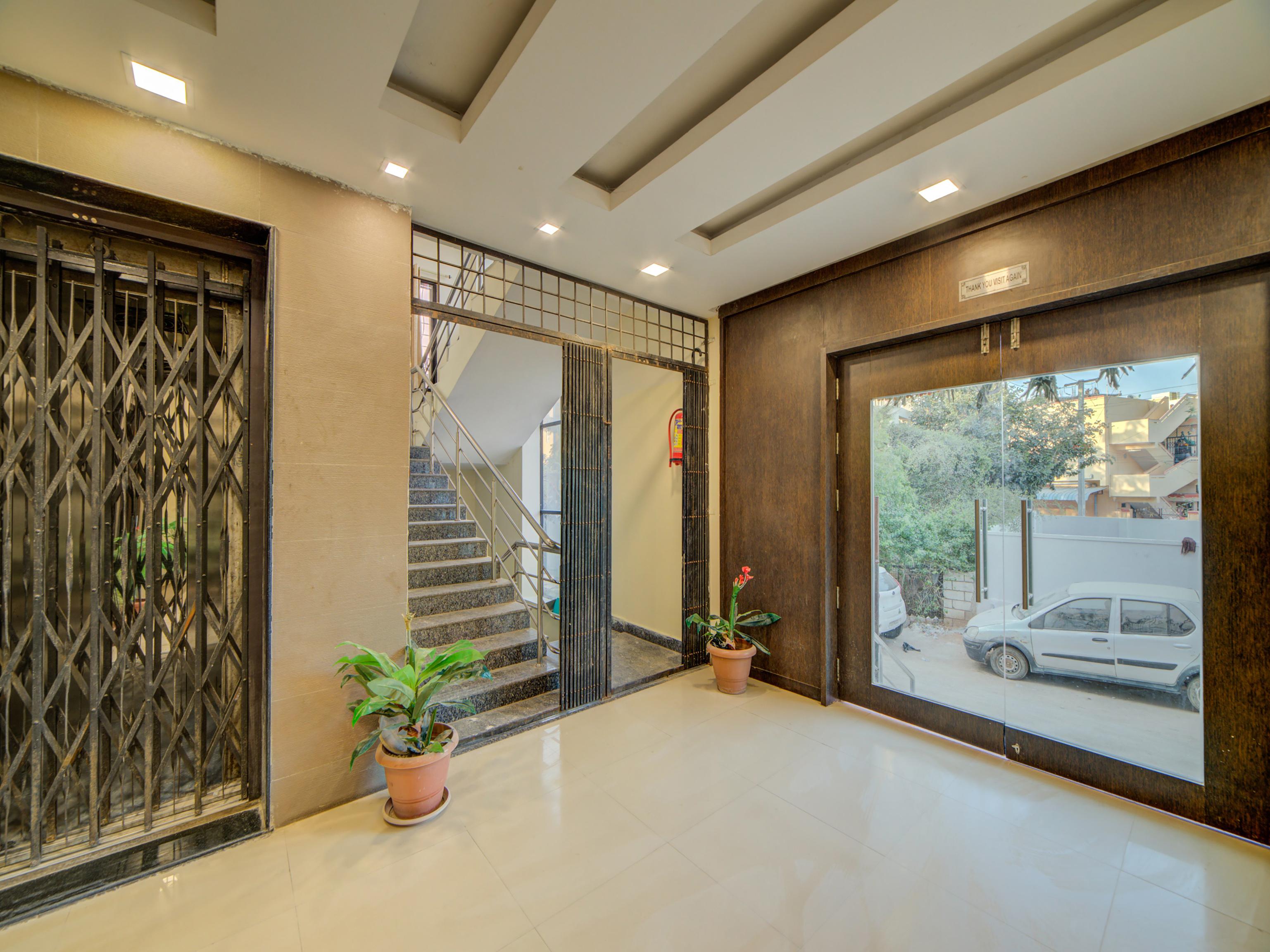 Oyo Flagship 24397 9 Star Hotel 3*