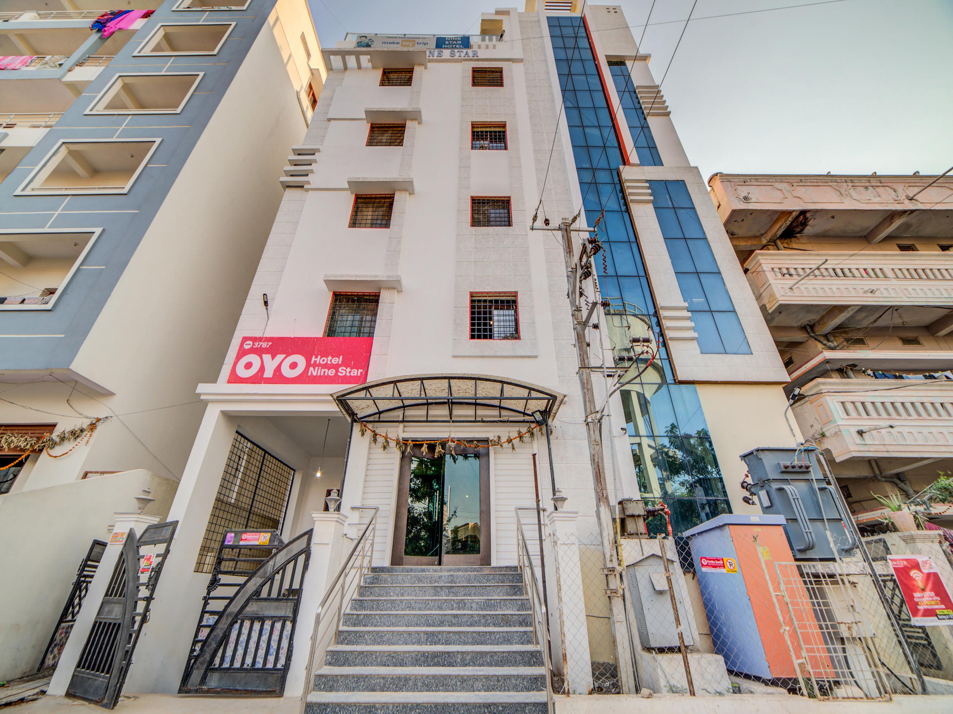 Oyo Flagship 24397 9 Star Hotel
