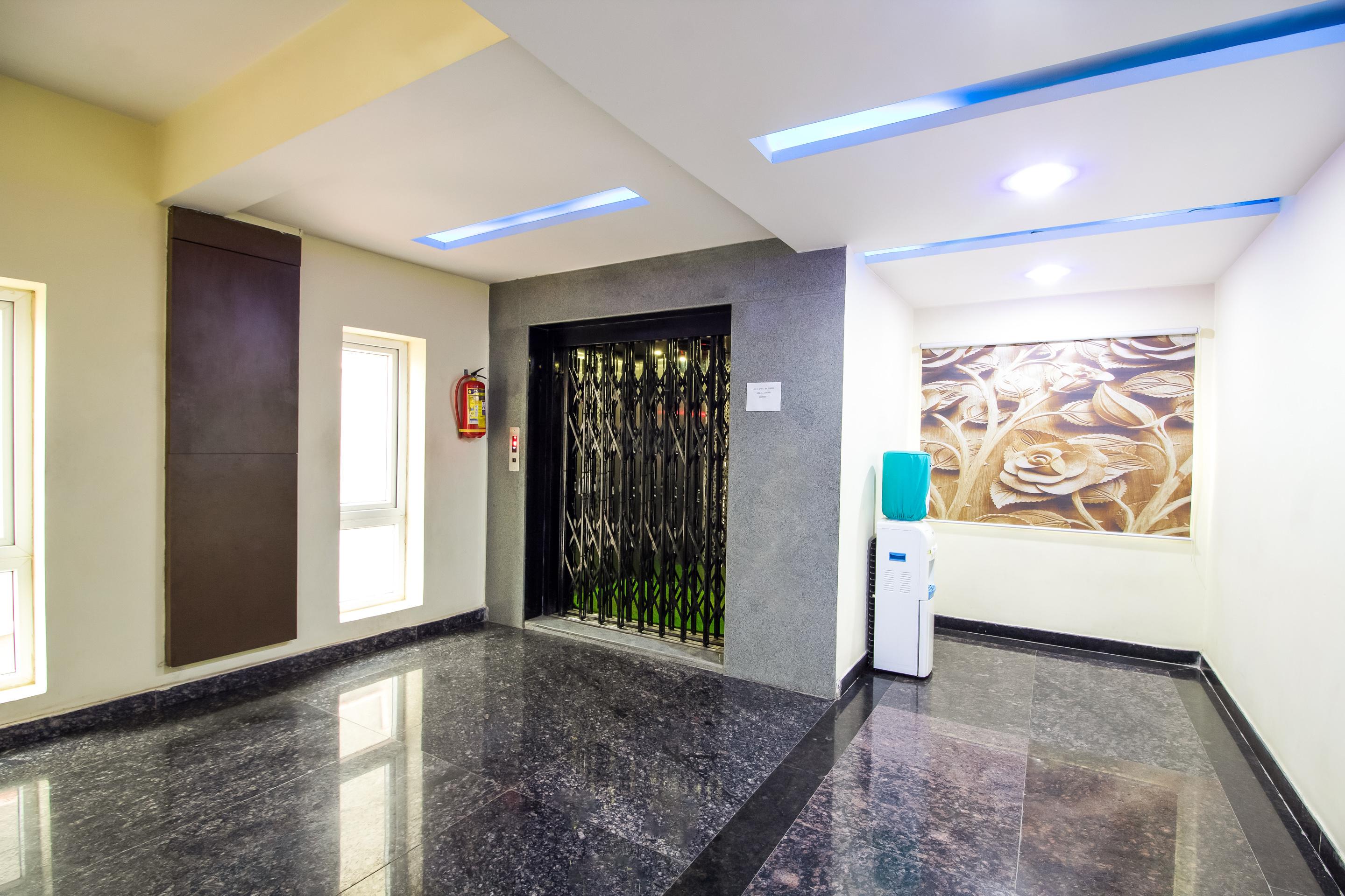 Capital O Sri Navya Grand Near Nexus Hotel 3*