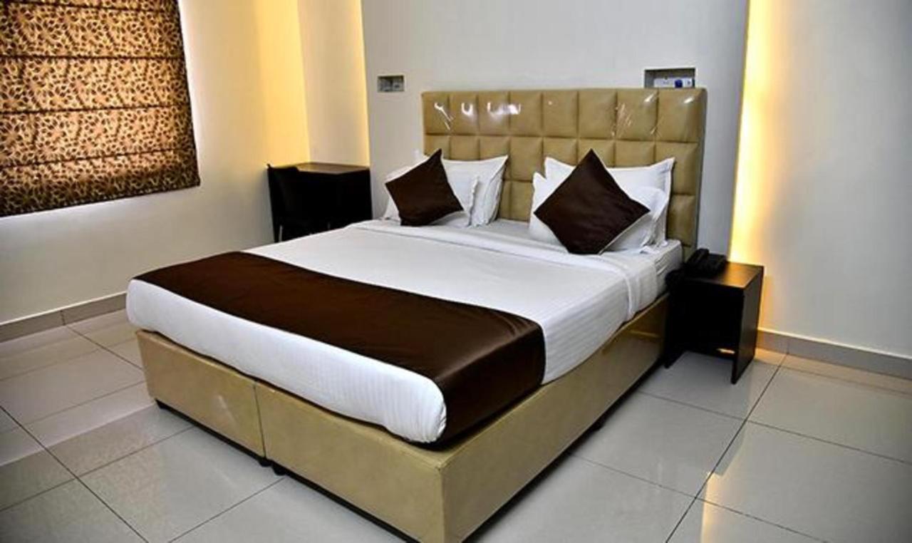 Fabhotel Eminent Suites Hotel