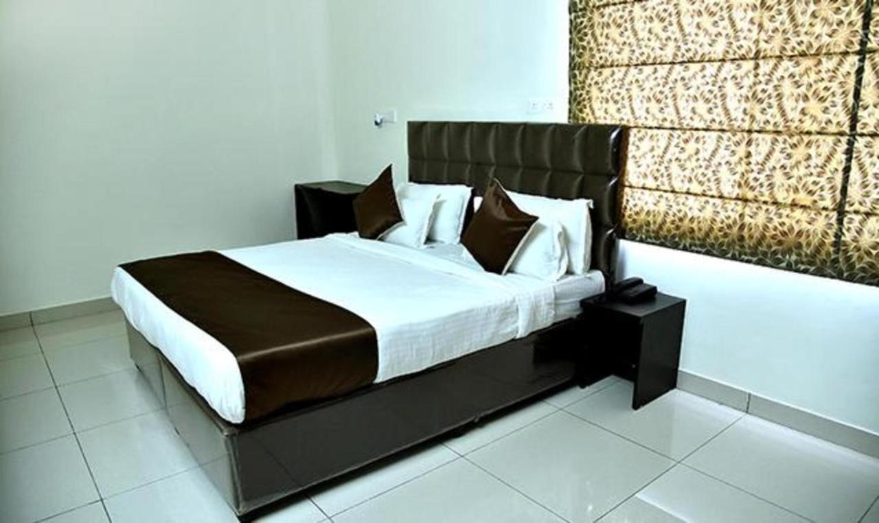 Fabhotel Eminent Suites 3*