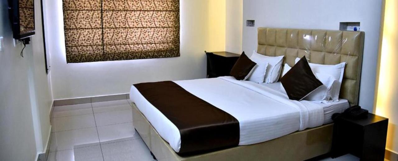Fabhotel Eminent Suites 3*