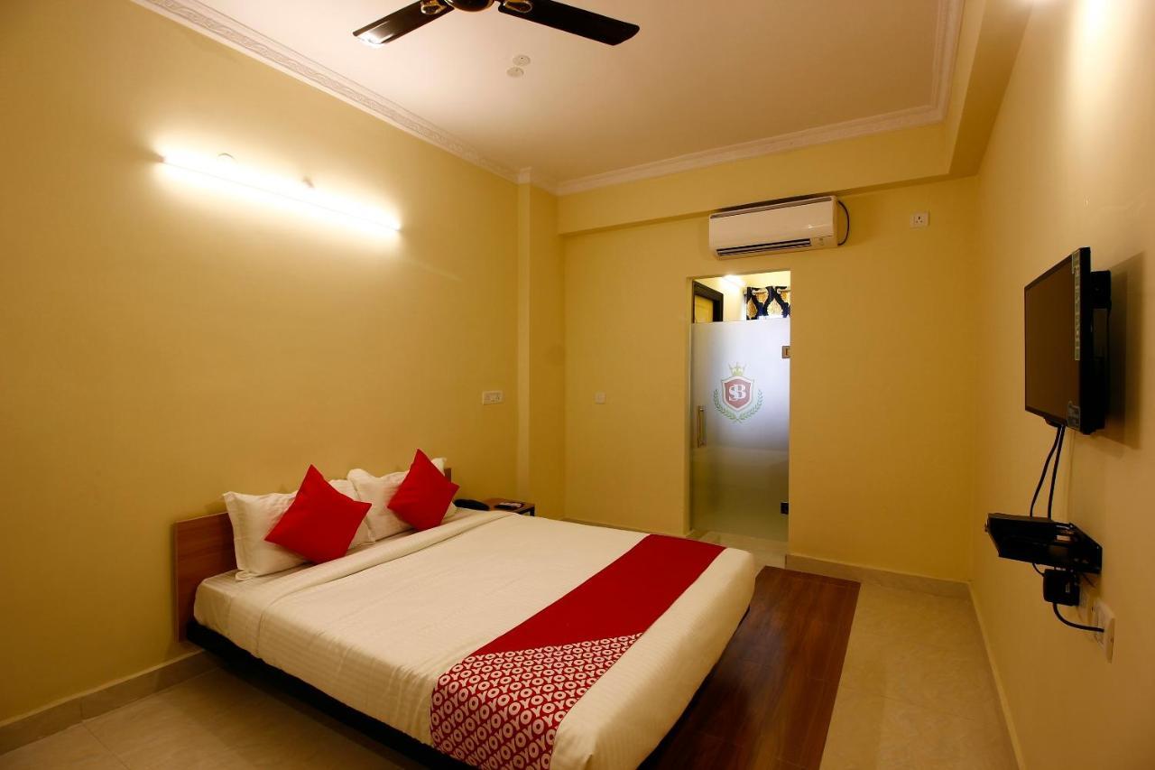 Oyo Hitech Tower Near Shilparamam Hotel 3*