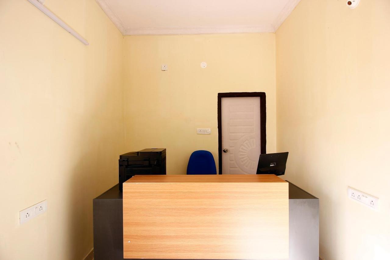 Hotel Oyo Hitech Tower Near Shilparamam Hyderabad
