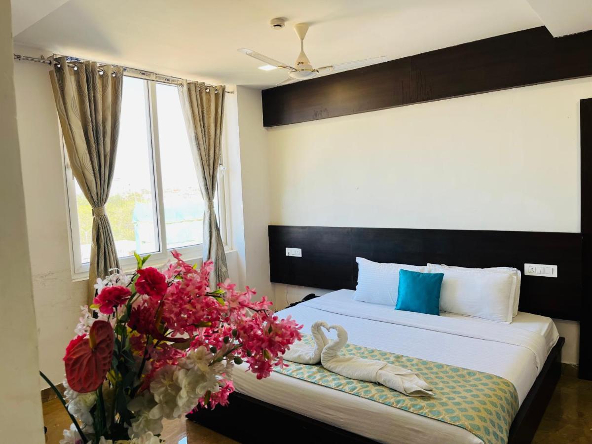 Elite By Signature Group Hotel