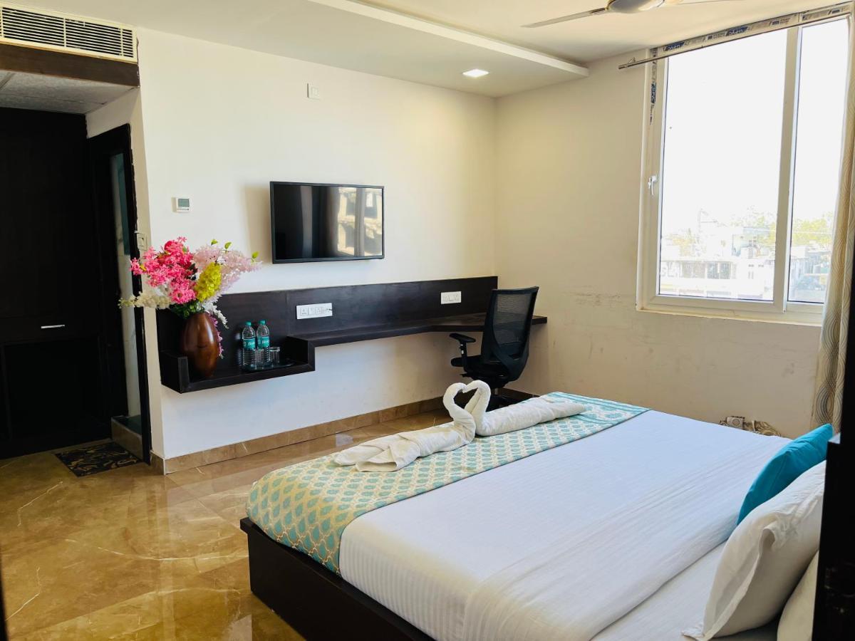 Elite By Signature Group