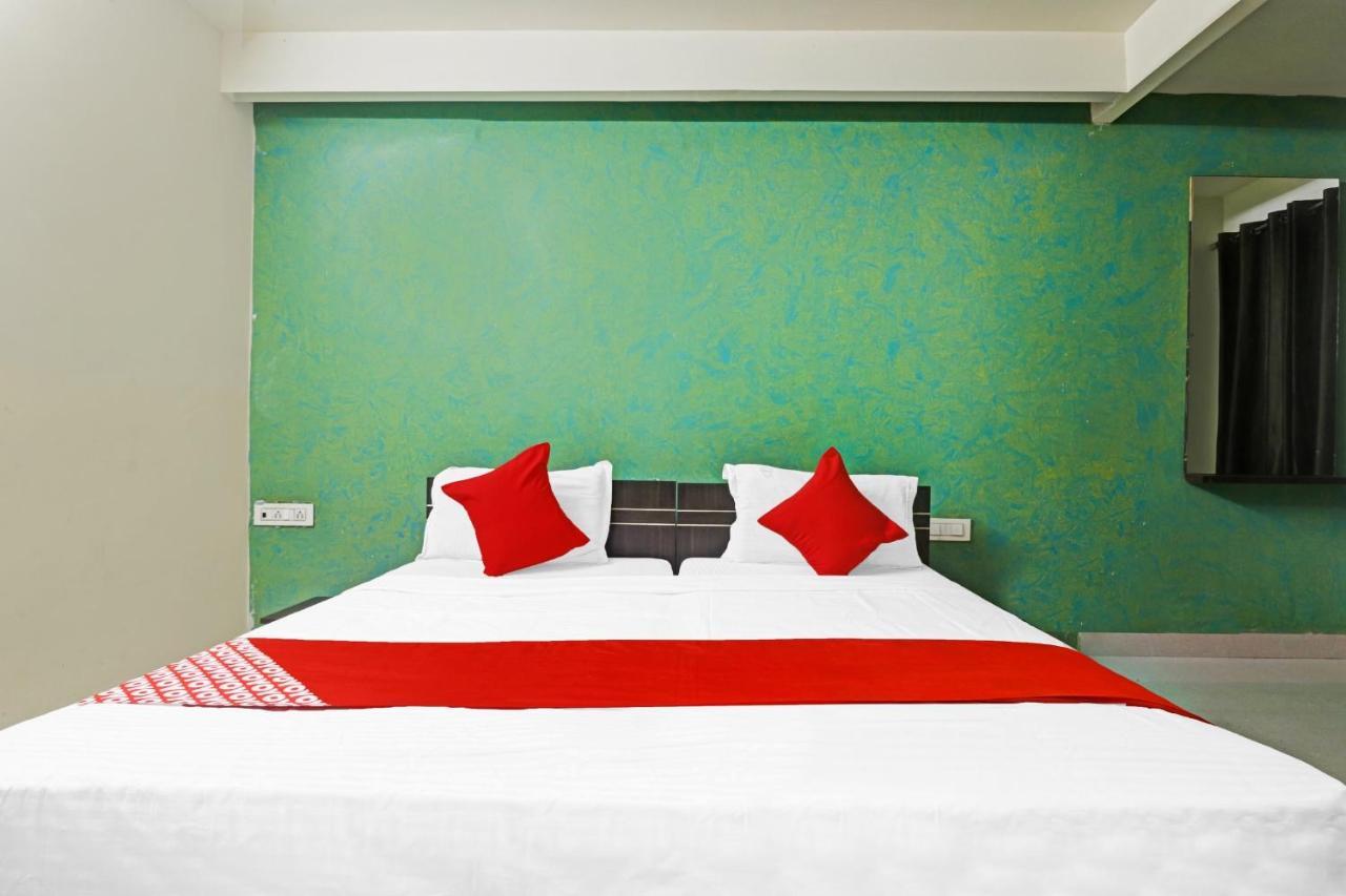 Capital O 82995 Sai Leela Residency 3*
