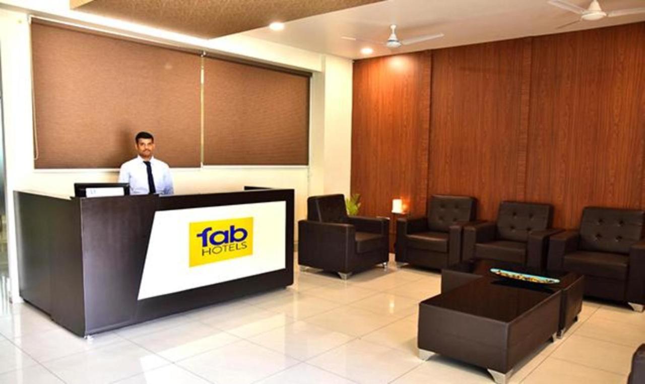 Hotel Fabhotel Eminent Suites 3*