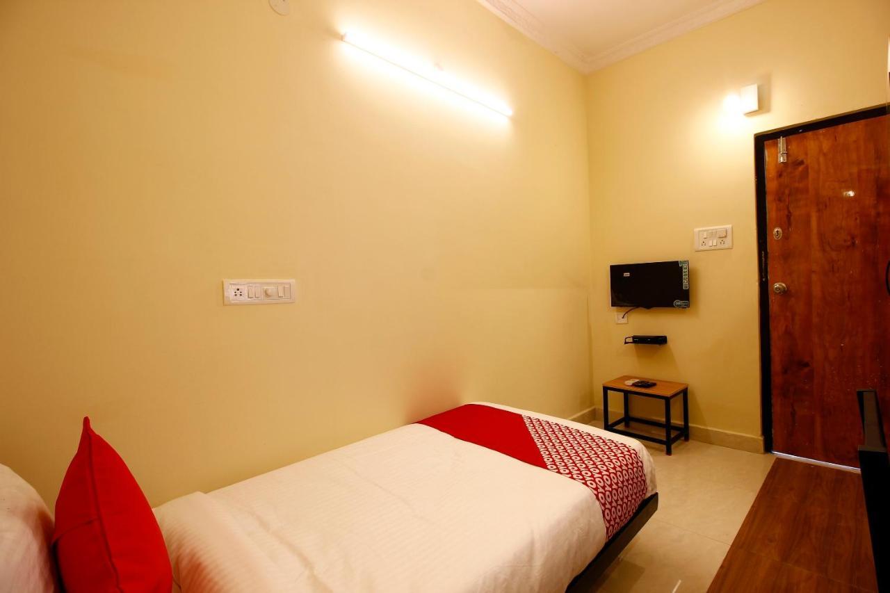Oyo Hitech Tower Near Shilparamam Hotel