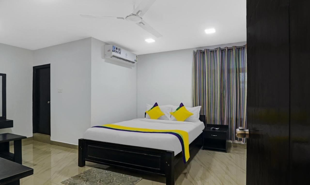 Hotel Itsy By Treebo - Lg Grand Hyderabad