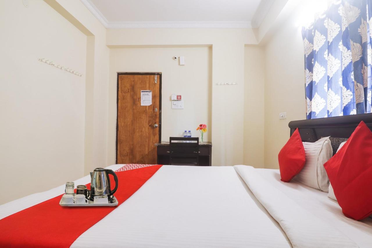 Oyo Hitech Tower Near Shilparamam Hotel 3*