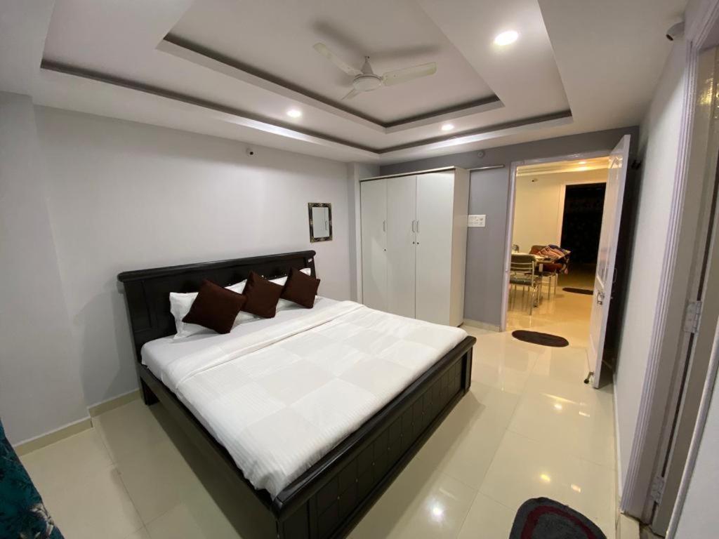 R.r Next Service Apartment