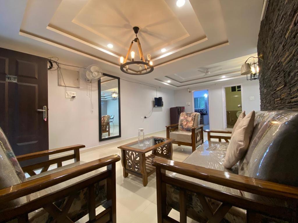 R.r Next Service Apartment *