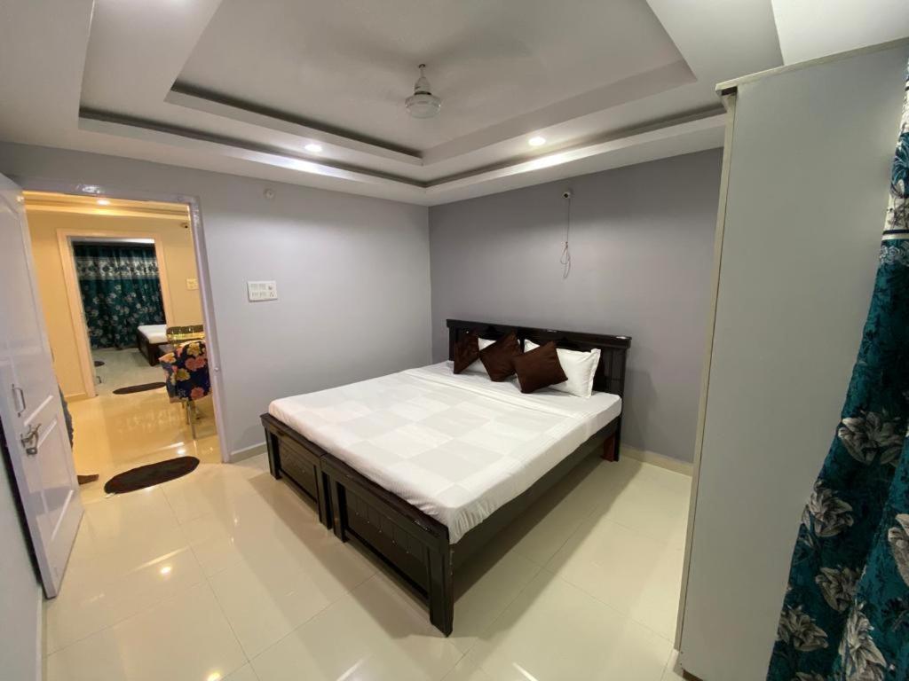 R.r Next Service Apartment *